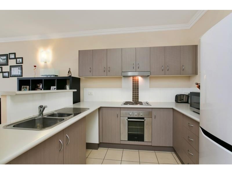303/2 Centenary Close, Manoora QLD 4870