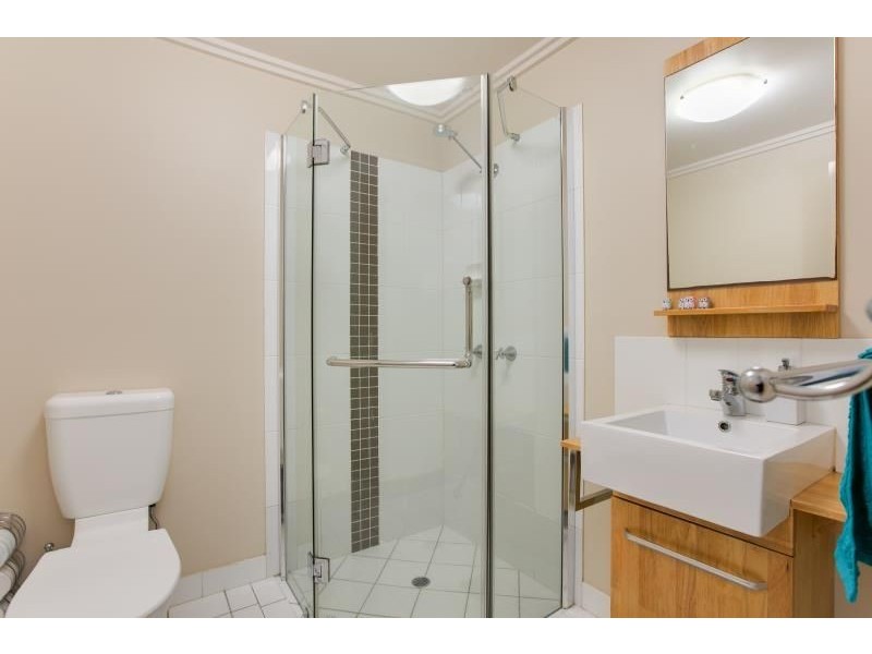 303/2 Centenary Close, Manoora QLD 4870