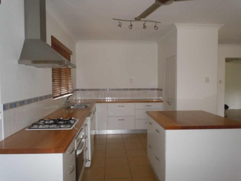 13 Coleus Court, Mooroobool QLD 4870