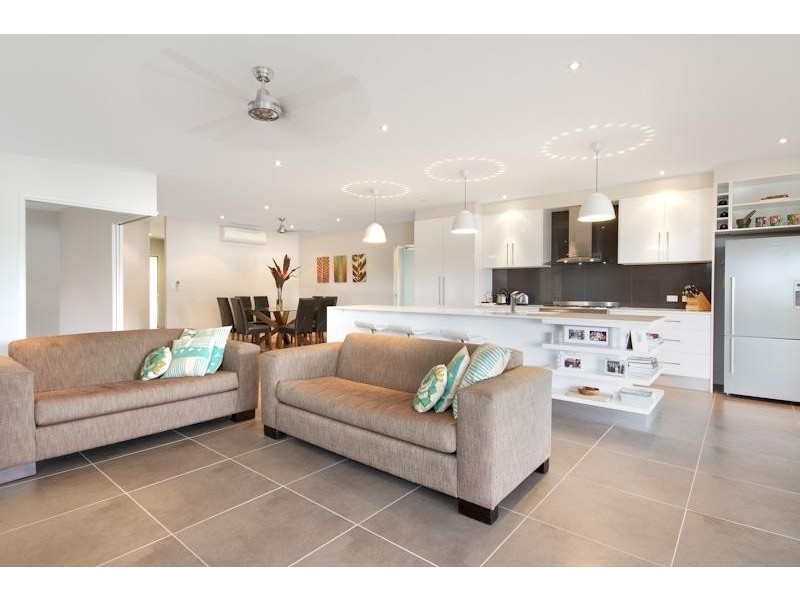 16 Parrot Close, Kanimbla QLD 4870