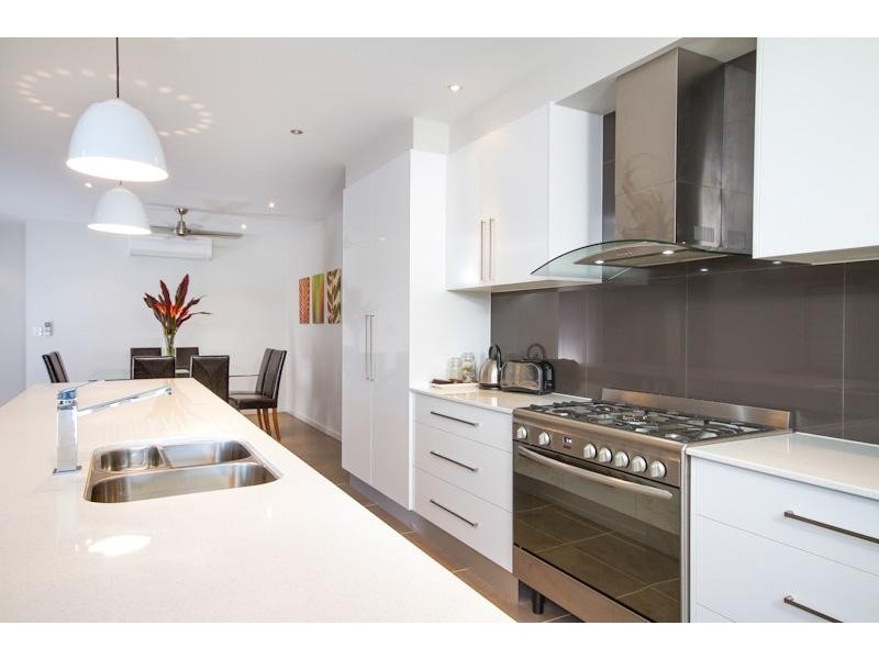 16 Parrot Close, Kanimbla QLD 4870