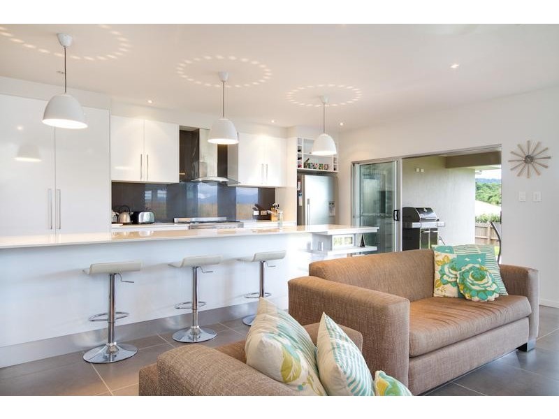 16 Parrot Close, Kanimbla QLD 4870