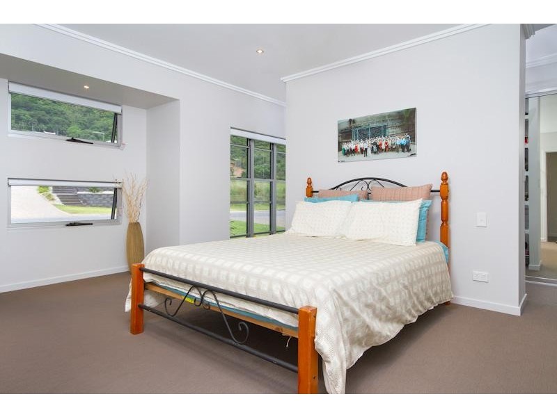 16 Parrot Close, Kanimbla QLD 4870