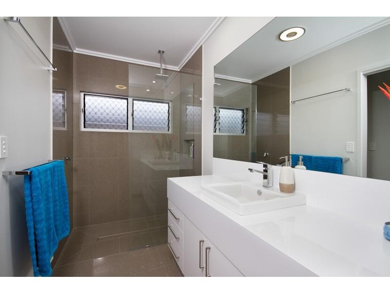16 Parrot Close, Kanimbla QLD 4870