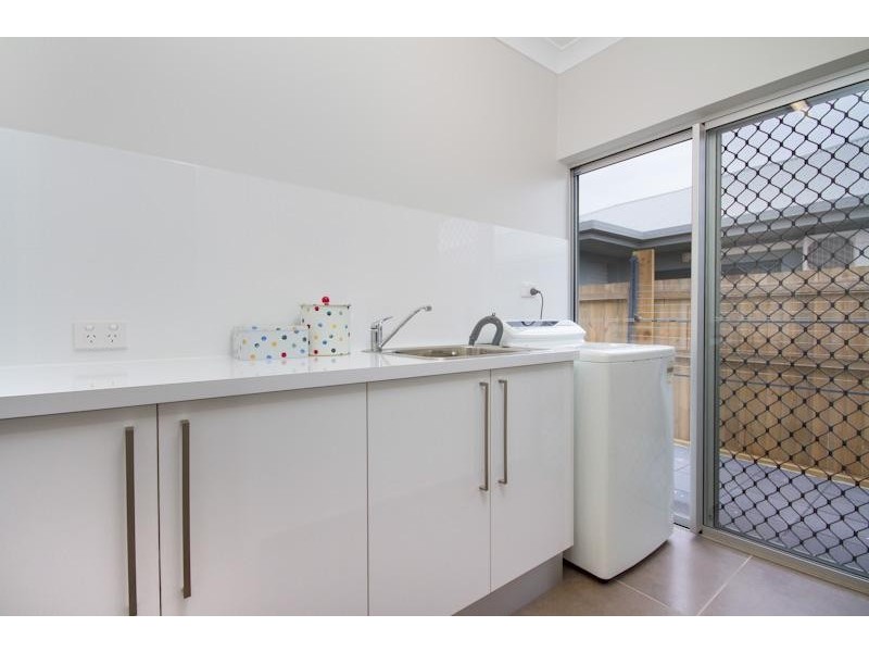 16 Parrot Close, Kanimbla QLD 4870