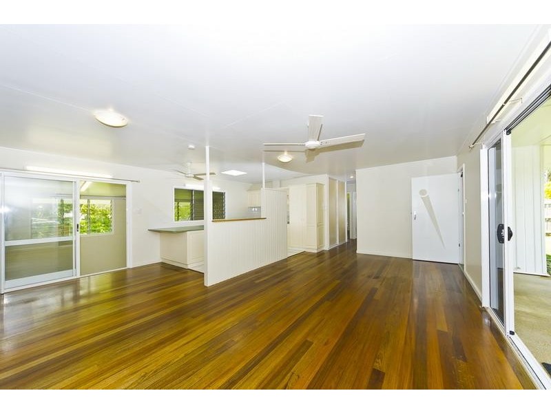 17 Kevin Street, Whitfield QLD 4870