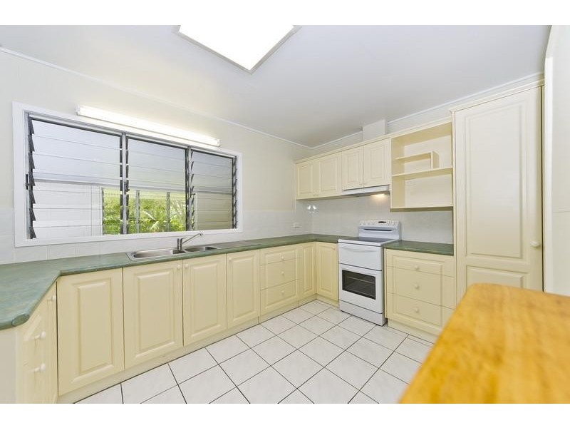 17 Kevin Street, Whitfield QLD 4870