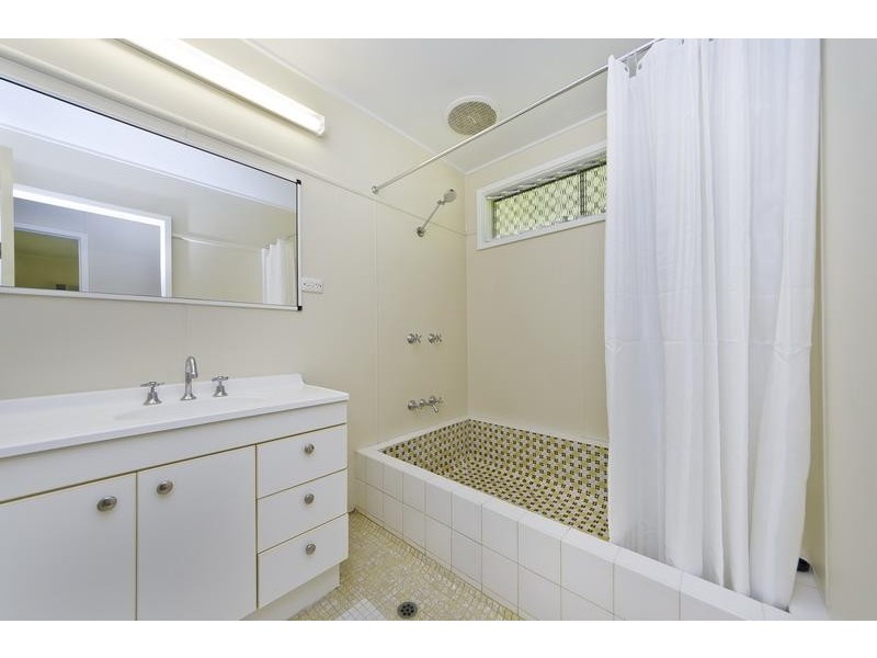 17 Kevin Street, Whitfield QLD 4870