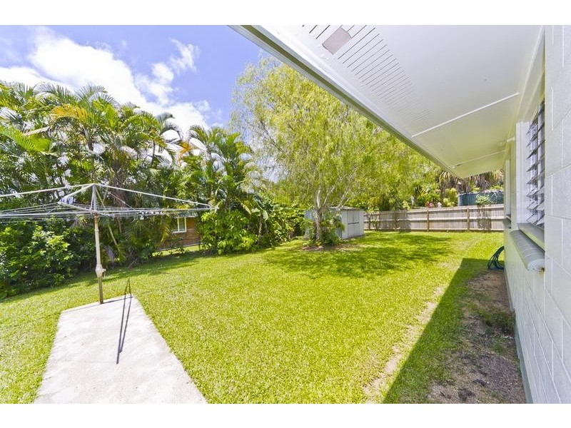 17 Kevin Street, Whitfield QLD 4870