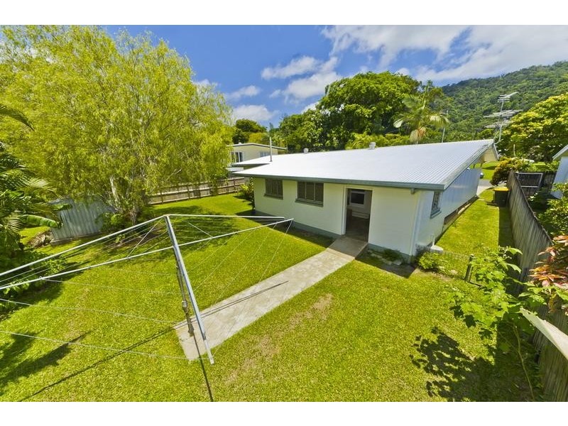 17 Kevin Street, Whitfield QLD 4870