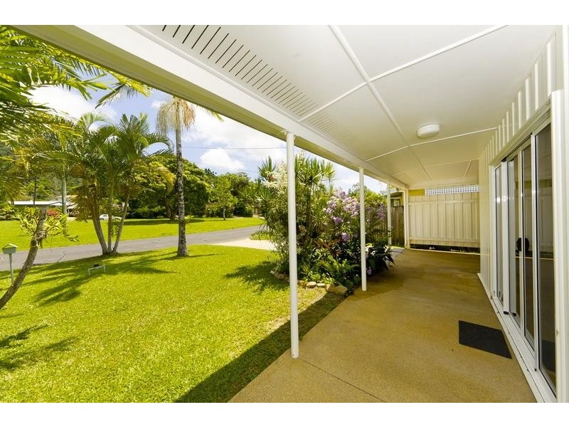 17 Kevin Street, Whitfield QLD 4870