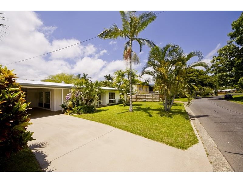 17 Kevin Street, Whitfield QLD 4870