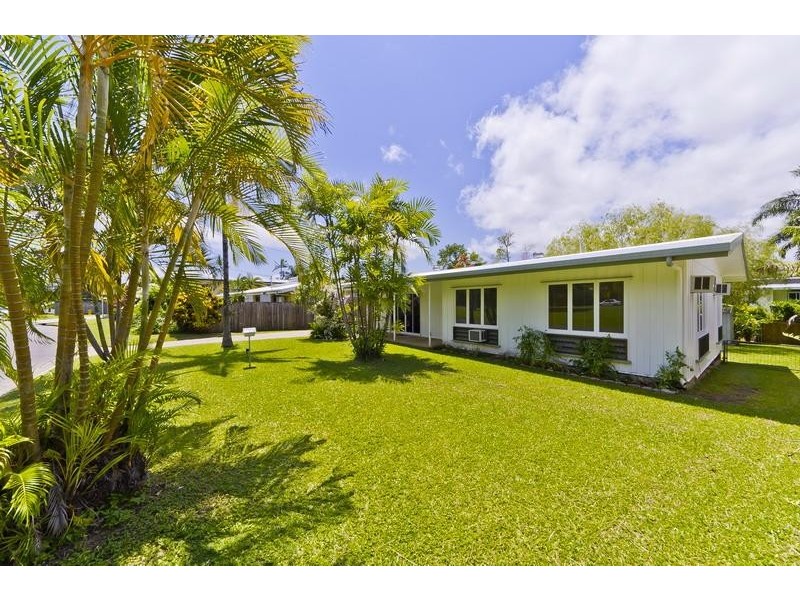 17 Kevin Street, Whitfield QLD 4870