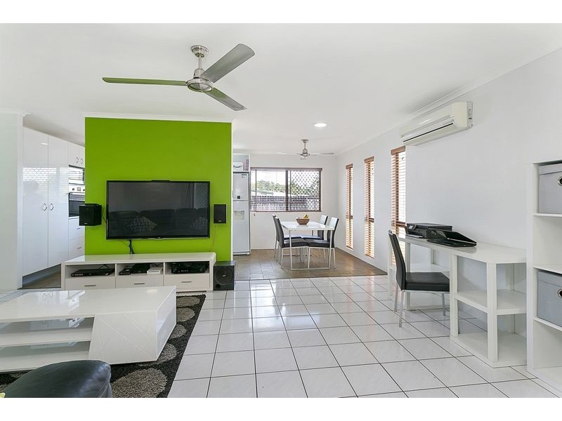 4 Fuscia Court, Mooroobool QLD 4870