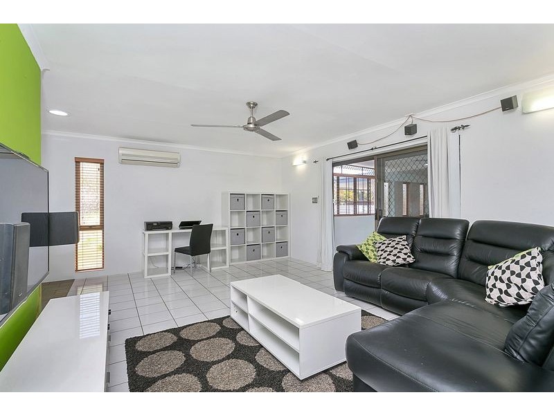 4 Fuscia Court, Mooroobool QLD 4870