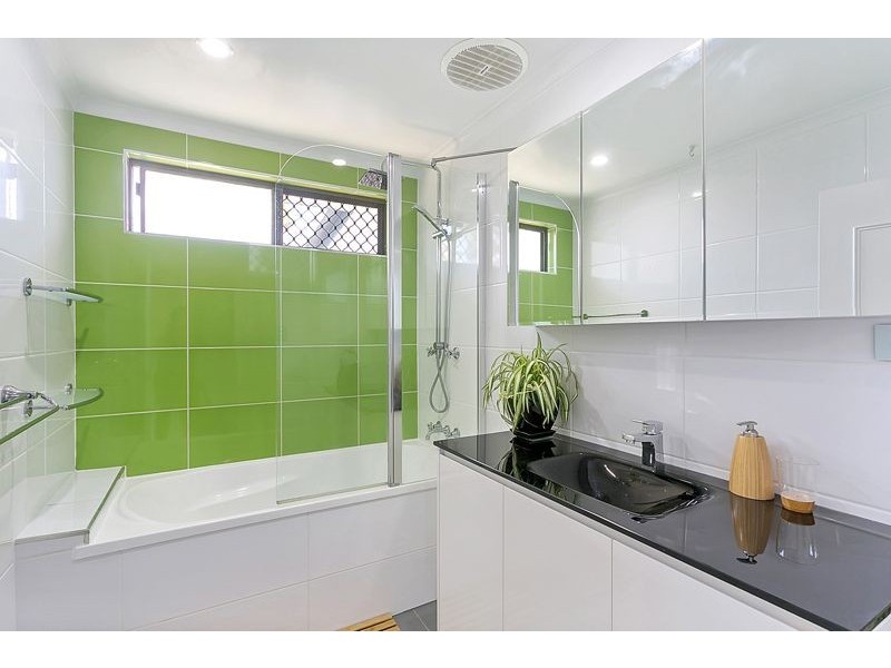 4 Fuscia Court, Mooroobool QLD 4870