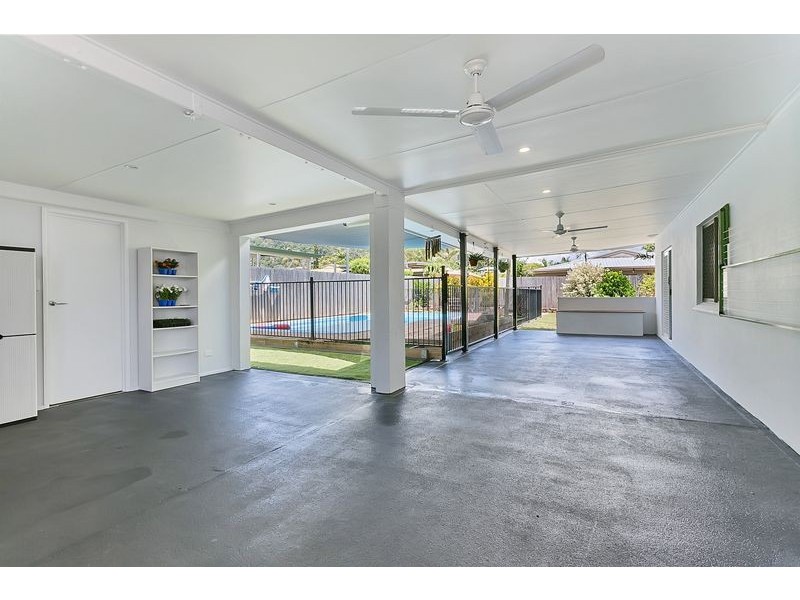 4 Fuscia Court, Mooroobool QLD 4870