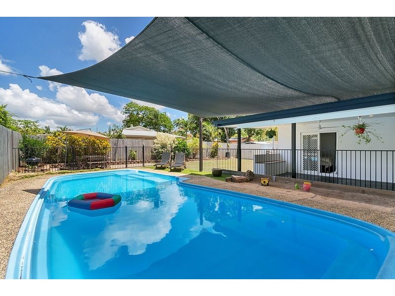 4 Fuscia Court, Mooroobool QLD 4870