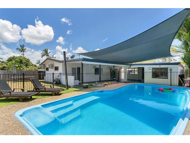 4 Fuscia Court, Mooroobool QLD 4870