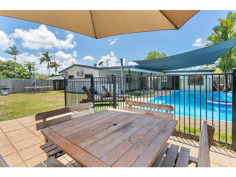 4 Fuscia Court, Mooroobool QLD 4870