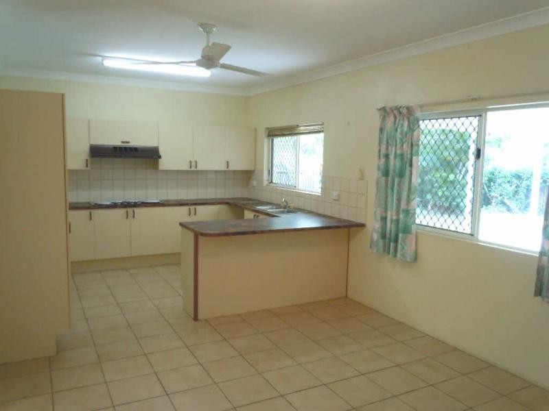 32 McFarlane Drive, Kanimbla QLD 4870