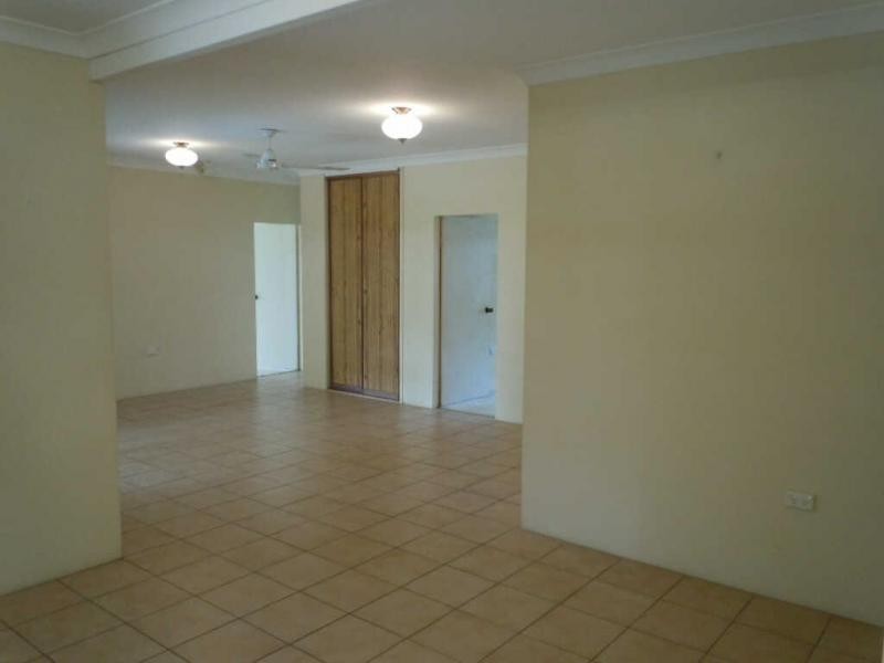 32 McFarlane Drive, Kanimbla QLD 4870