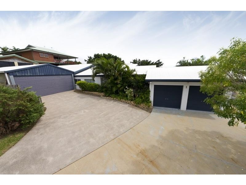 1 Wedelia Court, Mooroobool QLD 4870