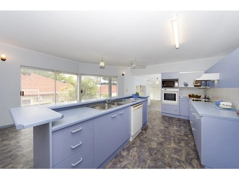 1 Wedelia Court, Mooroobool QLD 4870