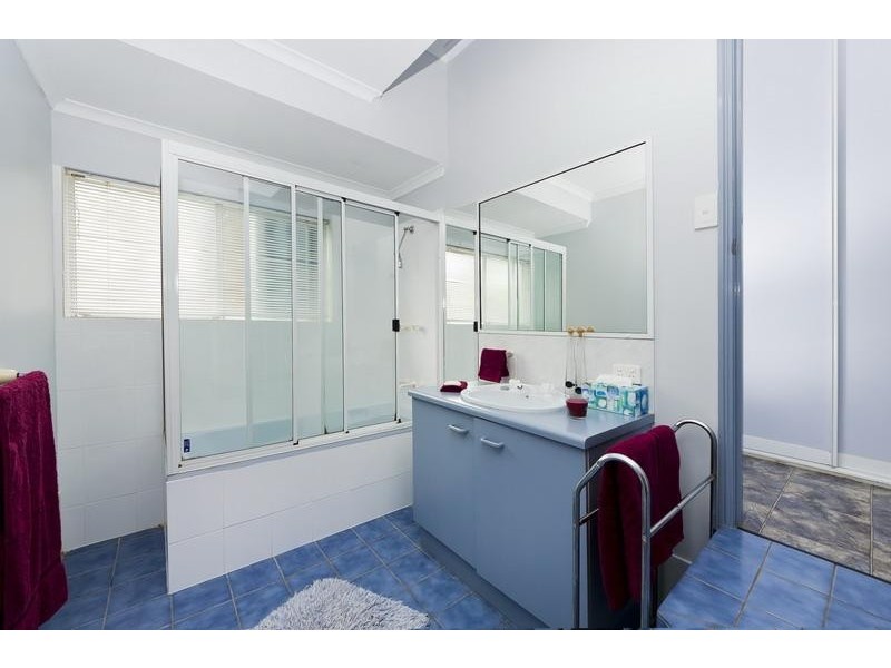 1 Wedelia Court, Mooroobool QLD 4870