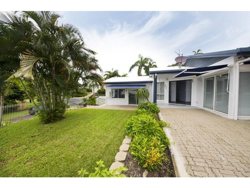 1 Wedelia Court, Mooroobool QLD 4870