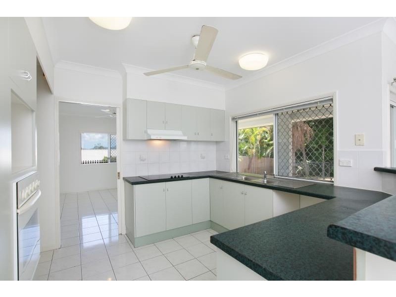 6 Cambanora Place, Mooroobool QLD 4870
