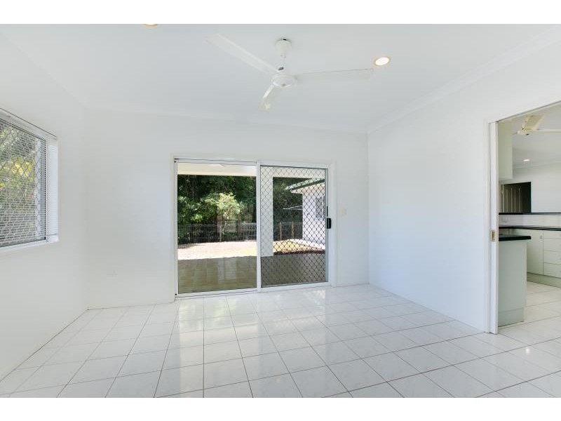 6 Cambanora Place, Mooroobool QLD 4870