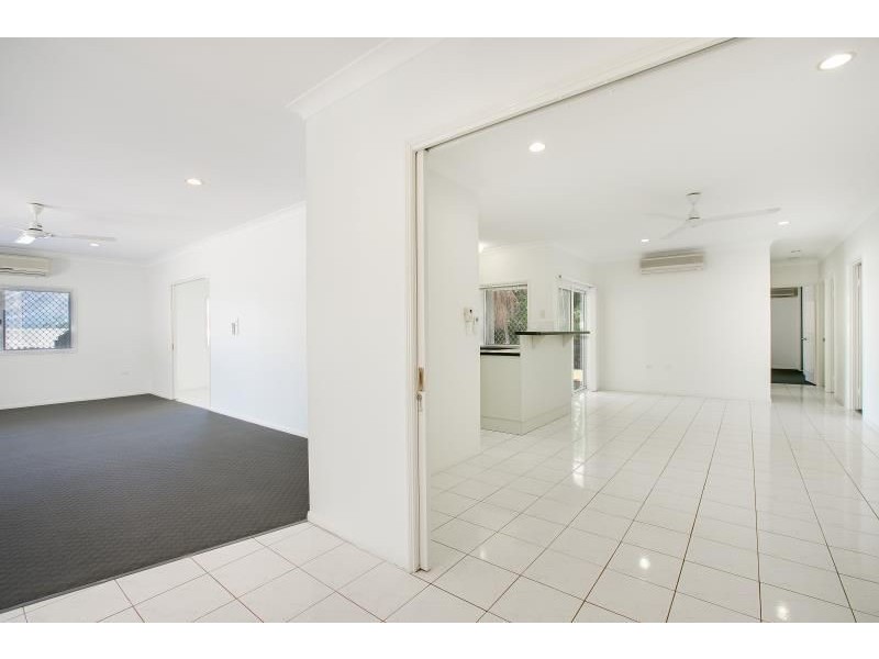 6 Cambanora Place, Mooroobool QLD 4870