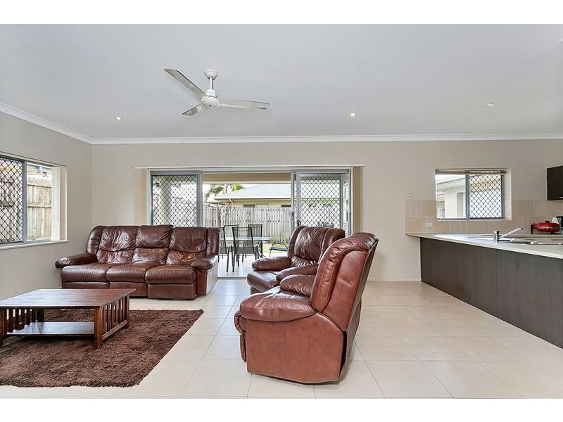 6 Aniston Street, White Rock QLD 4868