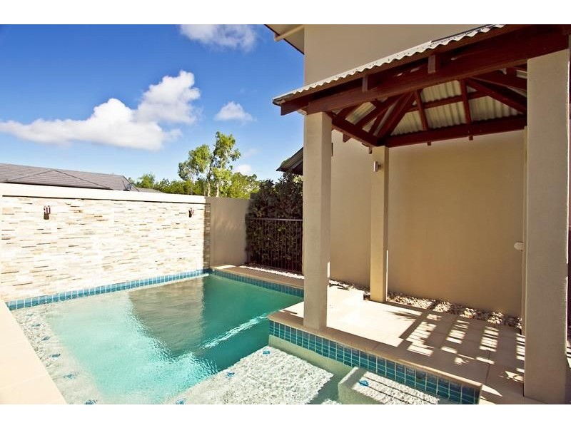 2/110 Harbour Drive, Trinity Park QLD 4879
