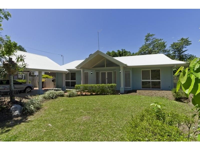 38 Callum St, Mooroobool QLD 4870