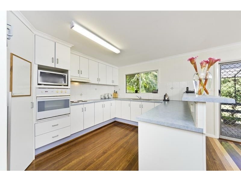 42 Hayward Street, Mooroobool QLD 4870