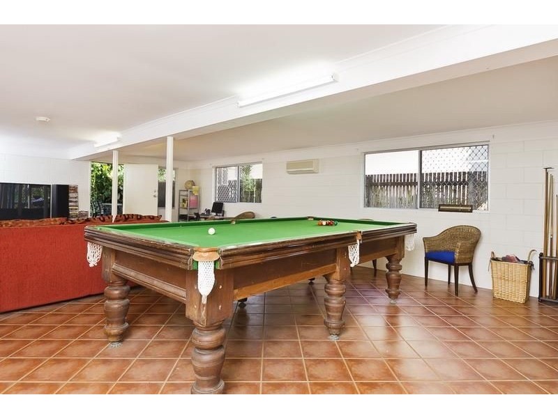 42 Hayward Street, Mooroobool QLD 4870