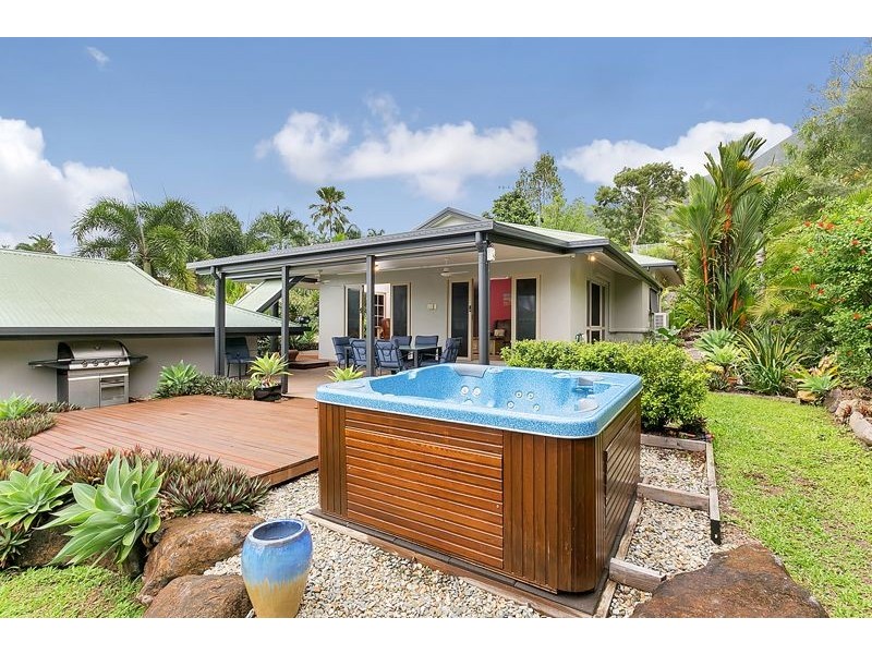 22 Eugenia Crescent, Redlynch QLD 4870
