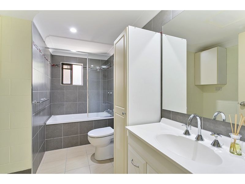 8/215 McLeod Street, Cairns North QLD 4870