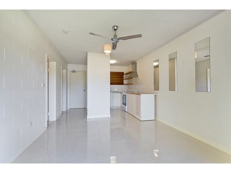 8/215 McLeod Street, Cairns North QLD 4870