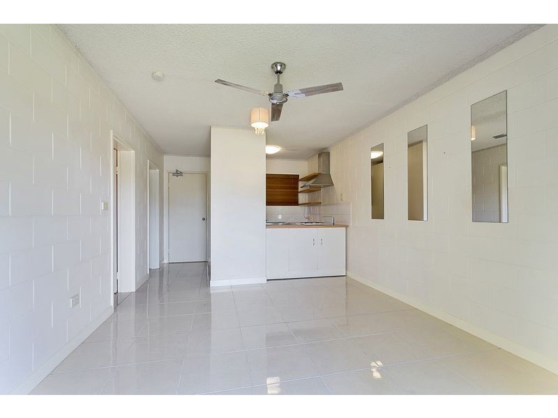 8/215 McLeod Street, Cairns North QLD 4870