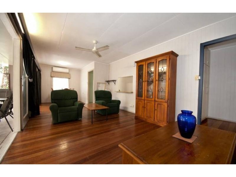 25 Smallwood Street, Mooroobool QLD 4870