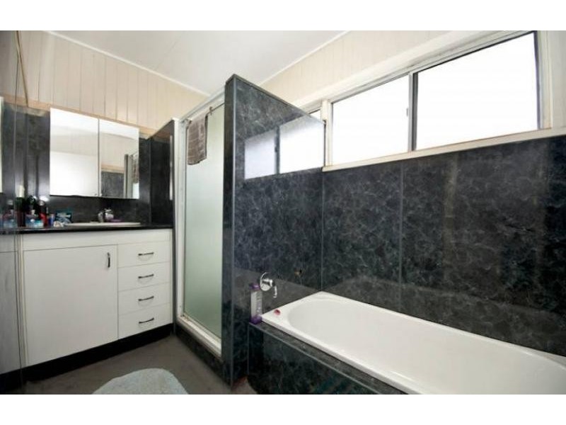 25 Smallwood Street, Mooroobool QLD 4870