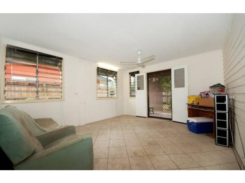 25 Smallwood Street, Mooroobool QLD 4870