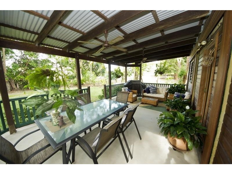 8 Swallow Street, Mooroobool QLD 4870