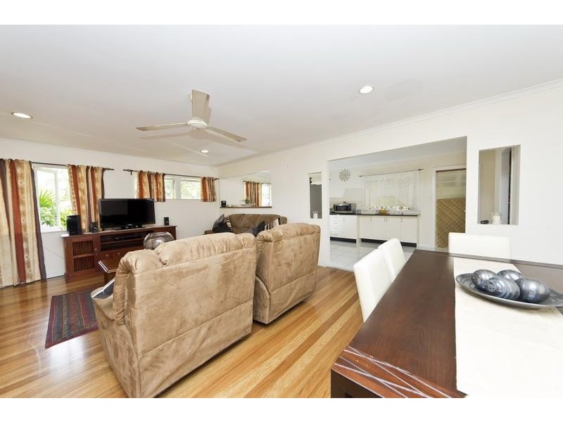 8 Swallow Street, Mooroobool QLD 4870