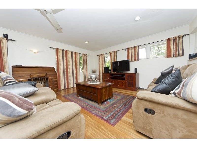 8 Swallow Street, Mooroobool QLD 4870