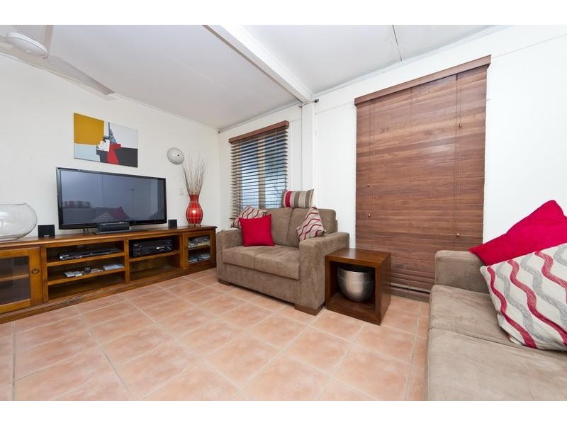 8 Swallow Street, Mooroobool QLD 4870