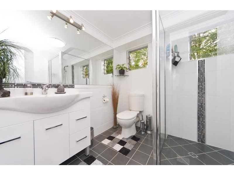 8 Swallow Street, Mooroobool QLD 4870